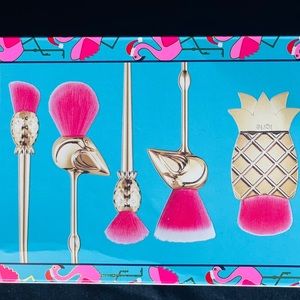 Beautiful Tarte Brush set ❣️